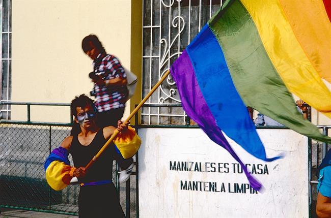 Alt' Ondeando la Bandera Multicolores